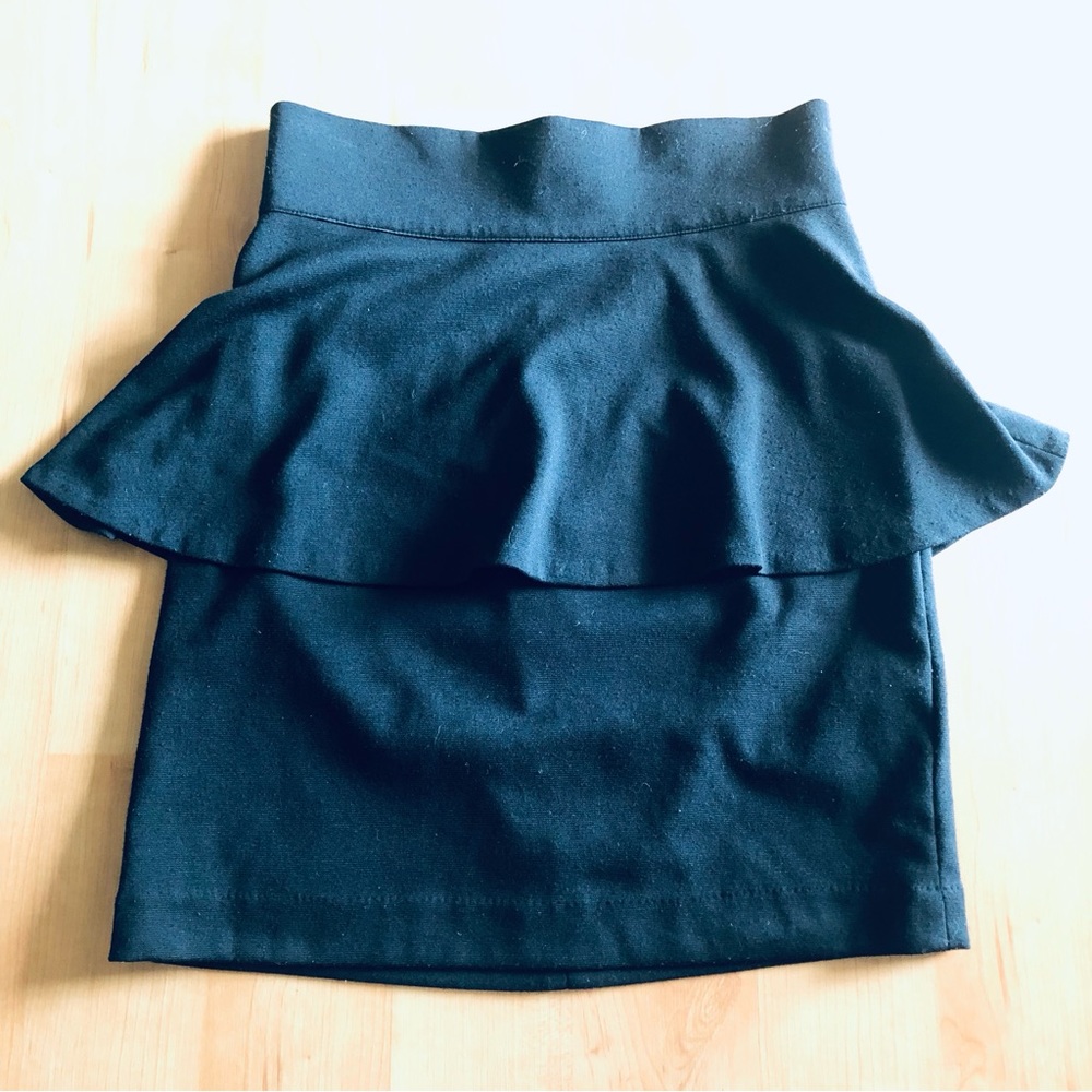 BB Dakota Mini Skirt Black A Line w/ peplum Size 6. w 27 L 19